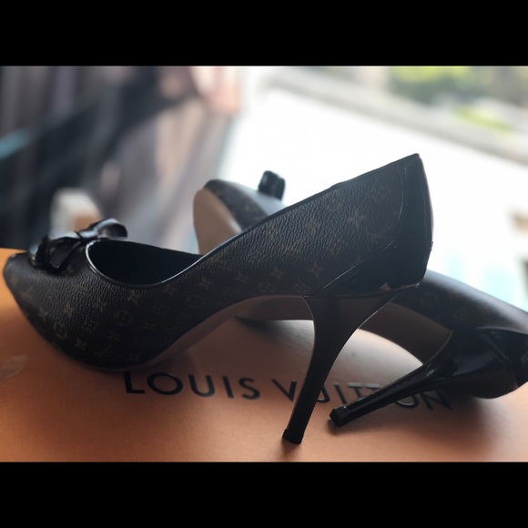 Louis Vuitton Monogram Canvas Malibu PeepToe Pumps - Picture 8 of 8